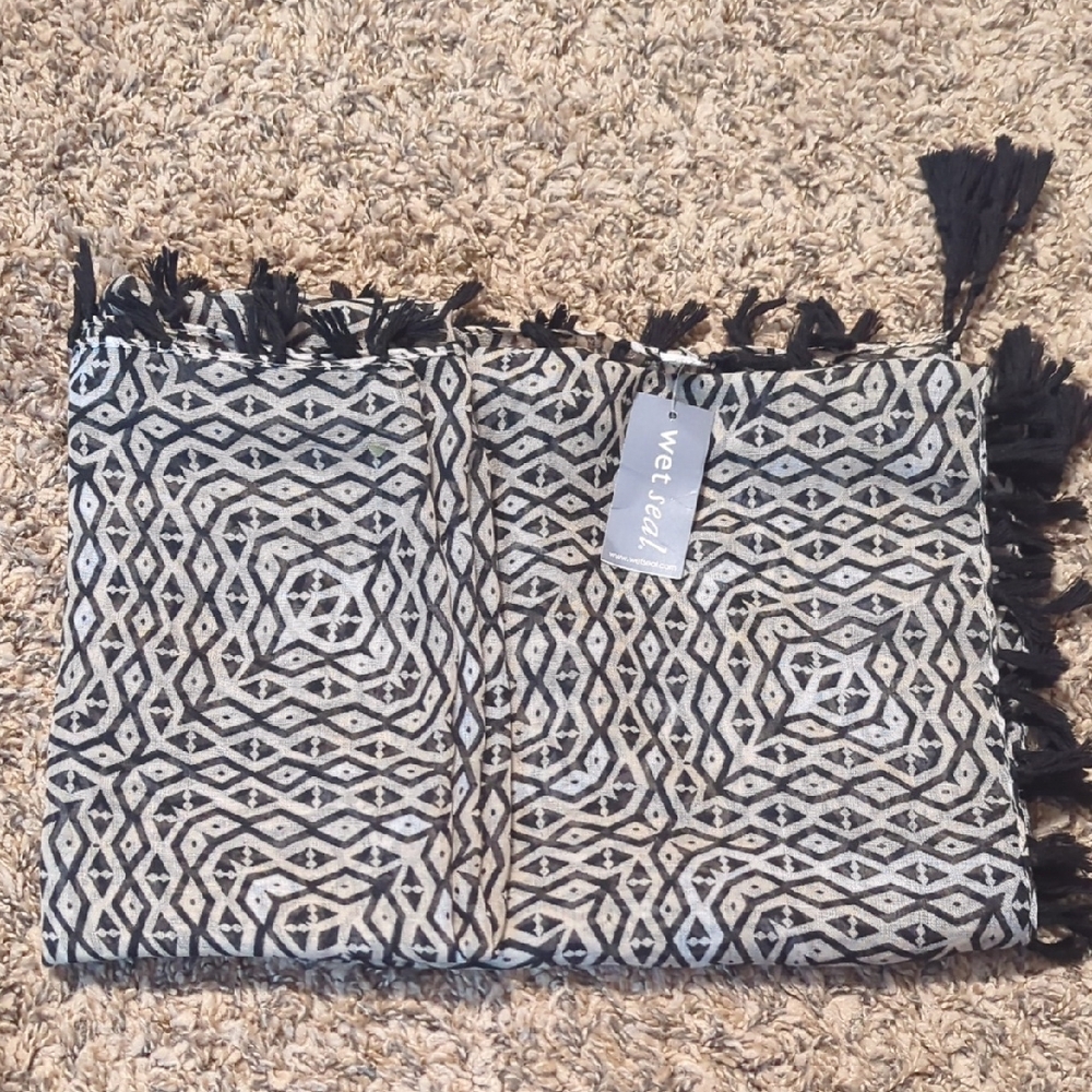 Black and Ivory Geometric Scarf Shawl